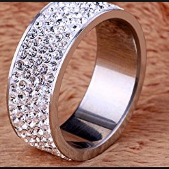 5 row Crystal Ring - Picture 2 of 2